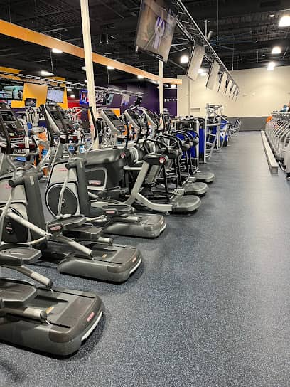 Crunch Fitness - Warren - Gym in Warren