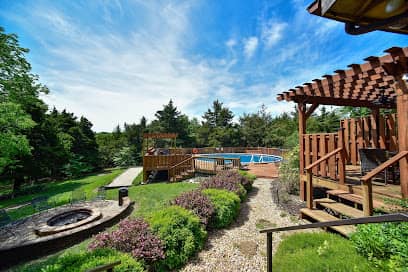 Cedar Crest Lodge -  in Pleasanton
